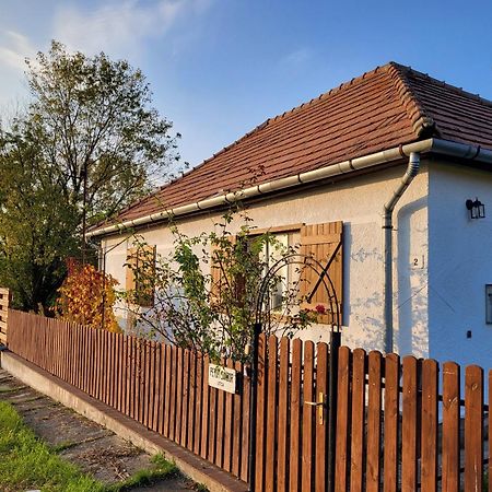 Tepke Guesthouse Garab ภายนอก รูปภาพ