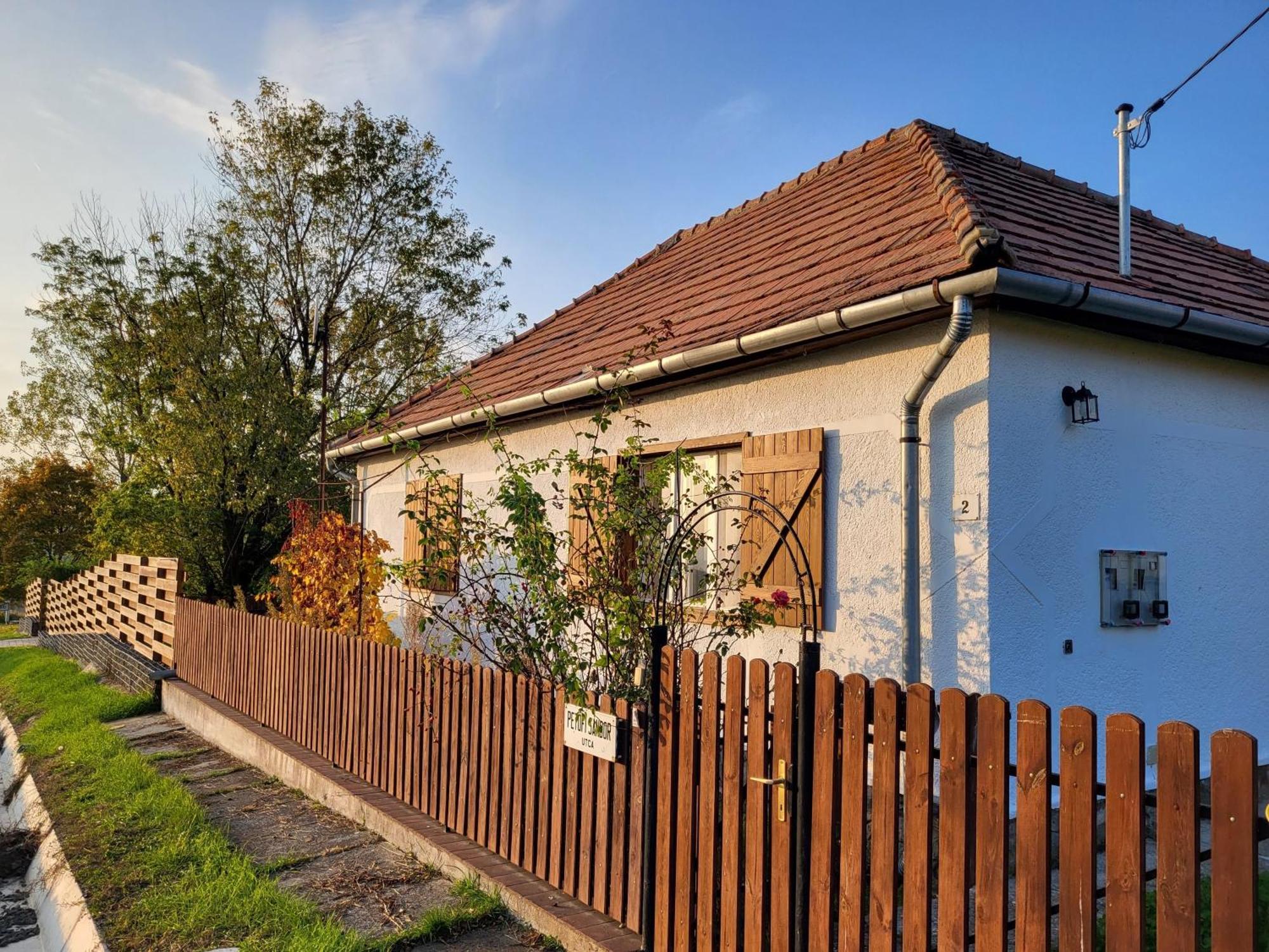 Tepke Guesthouse Garab ภายนอก รูปภาพ